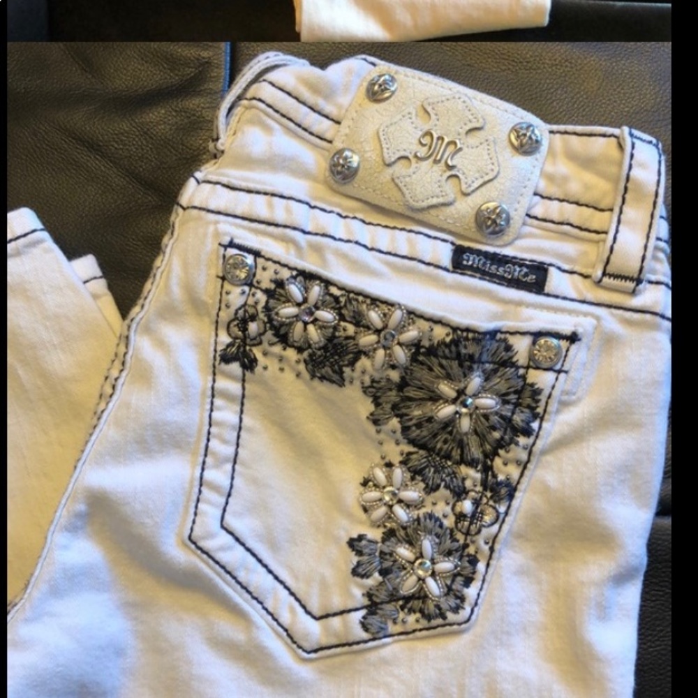 Miss me white jeans navy Embrodiery. Like new 29